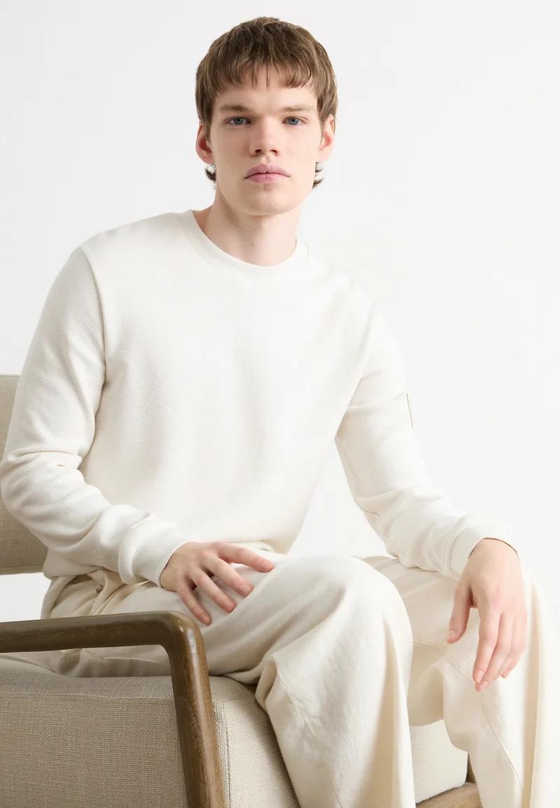 Calvin Klein Badge Waffle Longsleeve T-Shirt Ivory - Afbeelding 5