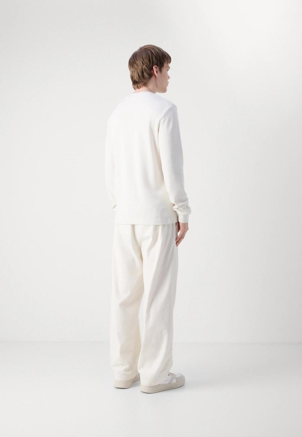 Calvin Klein Badge Waffle Longsleeve T-Shirt Ivory - Afbeelding 4